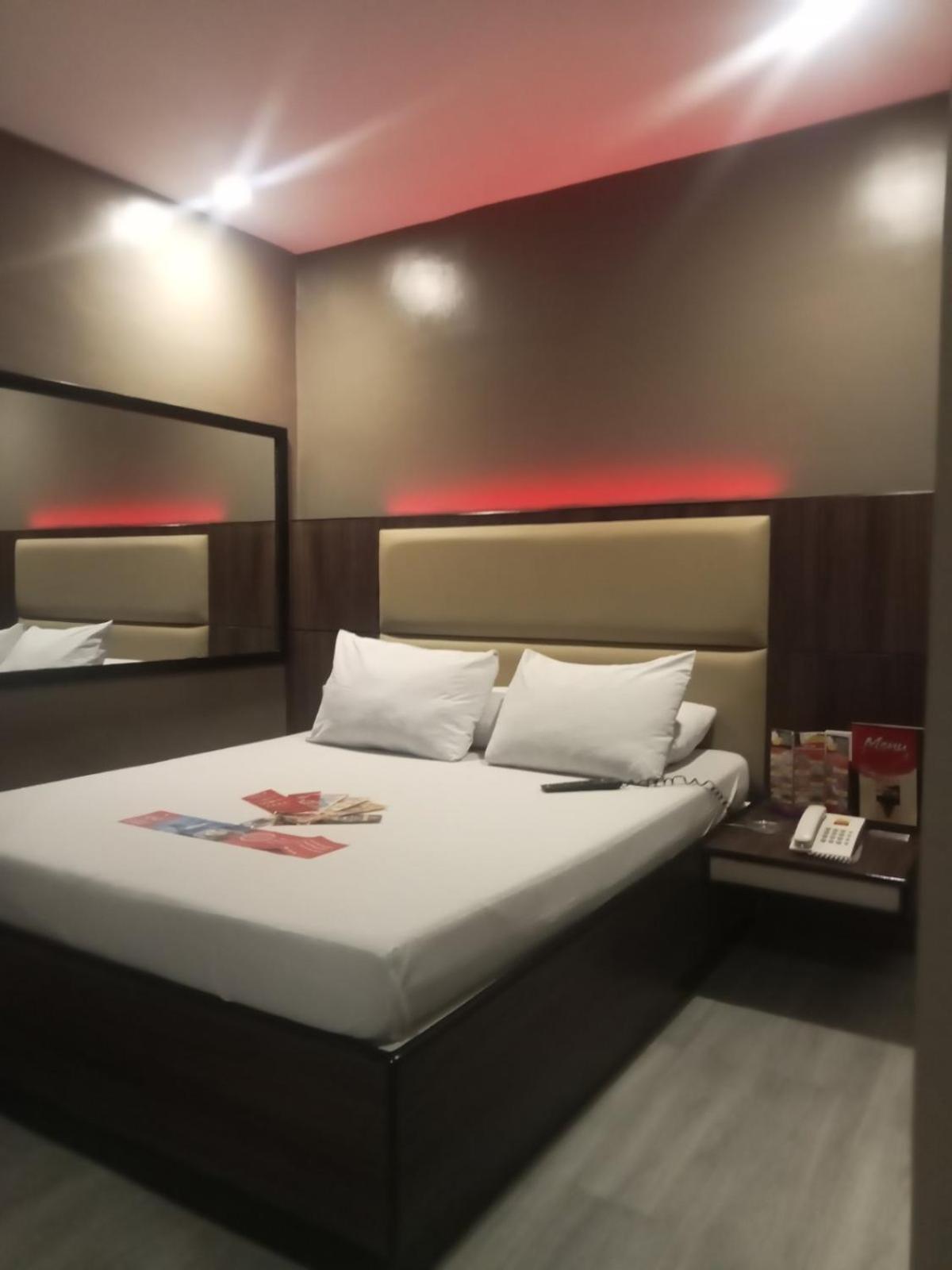 Hotel Sogo Pasay Wood Street Exterior photo