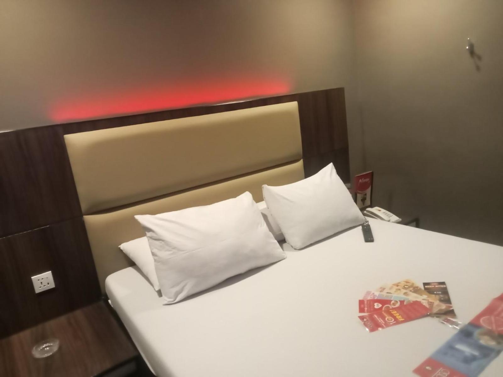 Hotel Sogo Pasay Wood Street Exterior photo