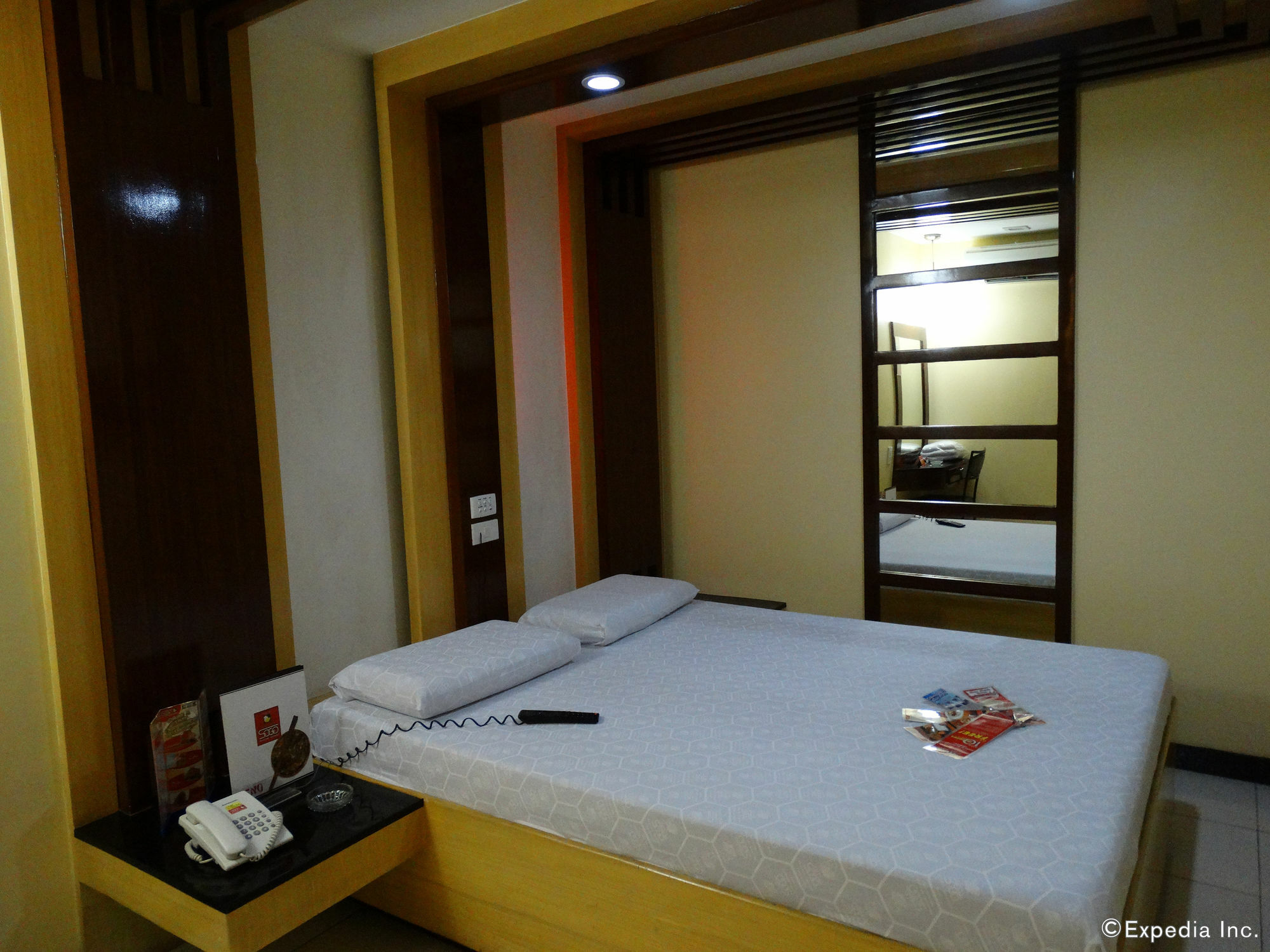 Hotel Sogo Pasay Wood Street Exterior photo