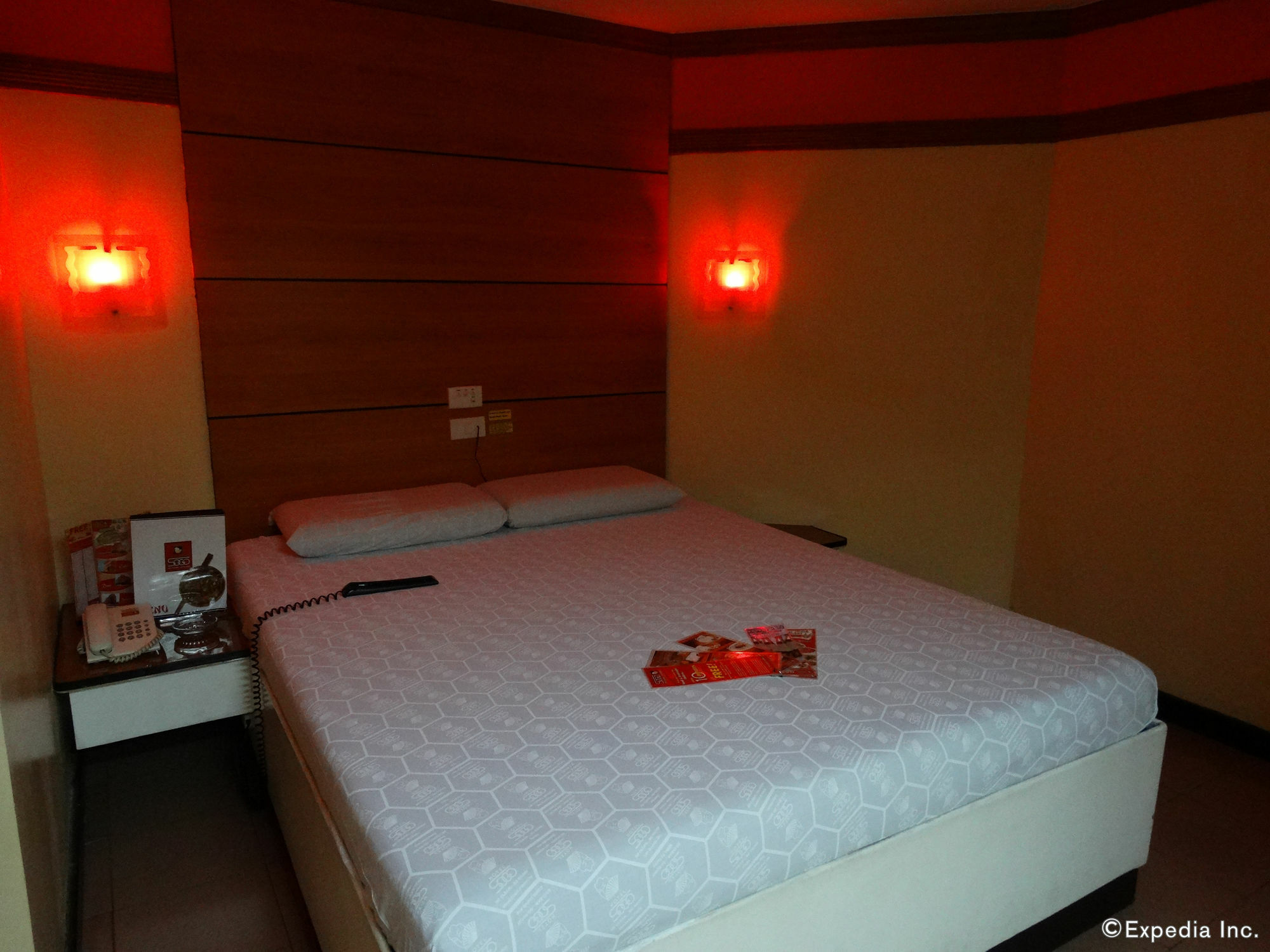Hotel Sogo Pasay Wood Street Exterior photo