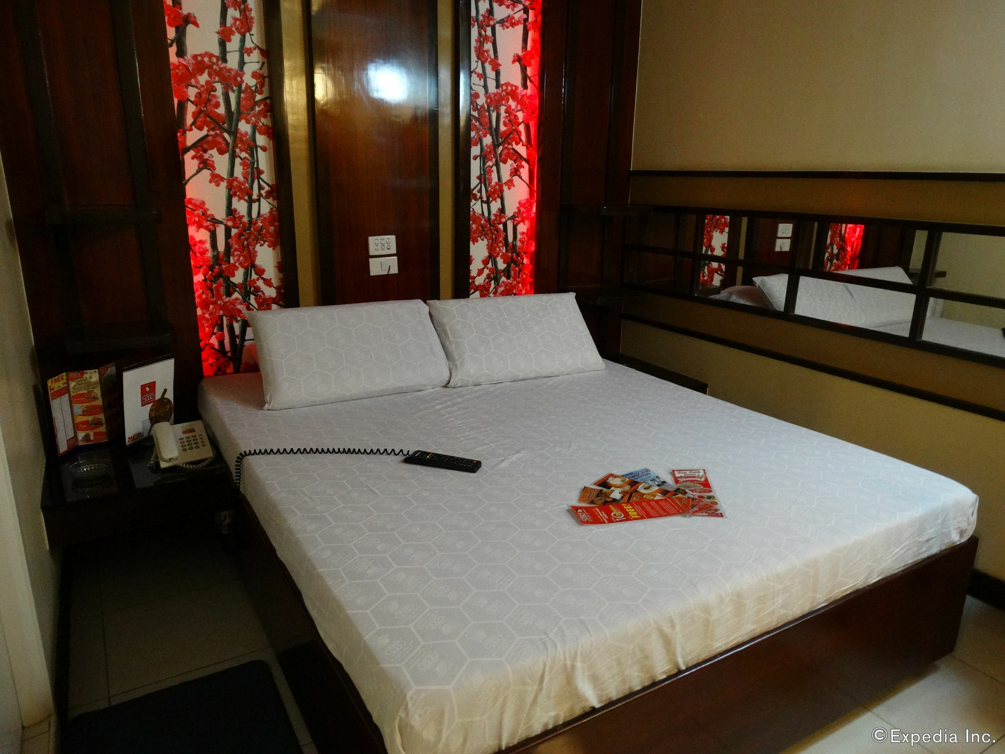 Hotel Sogo Pasay Wood Street Exterior photo